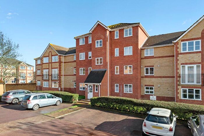 1 Bedroom Flat To Rent In Winery Lane, Offers Court Winery Lane, KT1