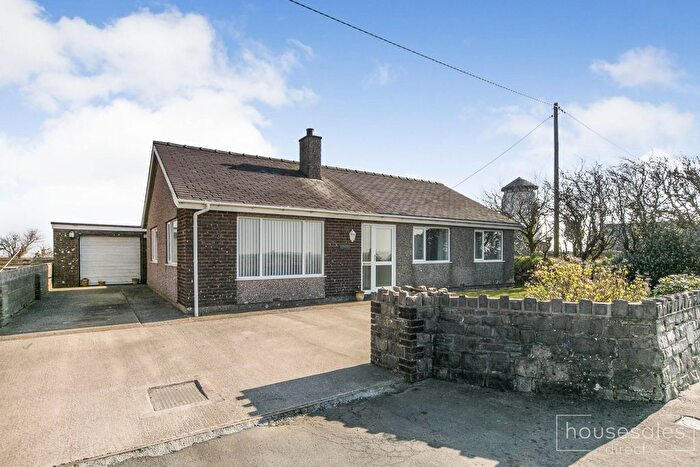 3 Bedroom Detached Bungalow For Sale In Penrallt, Llannerch-Y-Medd, LL71