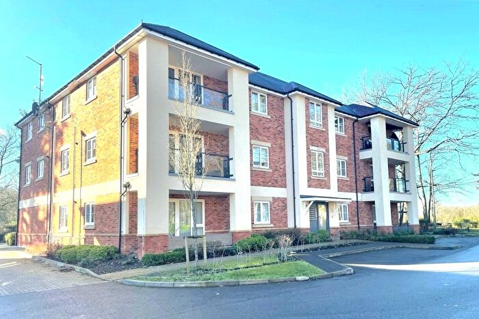 2 Bedroom Flat For Sale In Hurst Avenue, Blackwater, Camberley, Hampshire, GU17