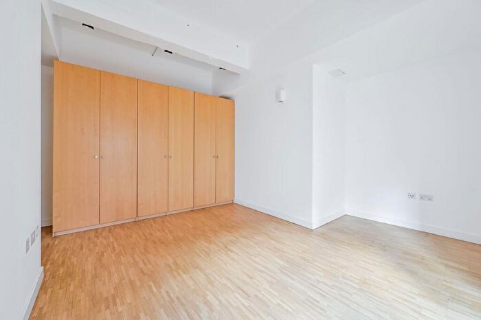 3 Bedroom Flat For Sale In Leather Lane, Clerkenwell, London, EC1N - Photo 12