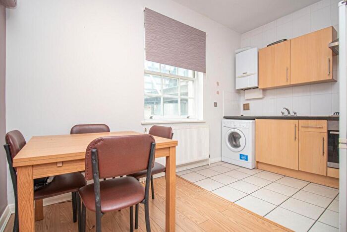 3 Bedroom Flat To Rent In Curtain Road, Shoreditch, London, EC2A