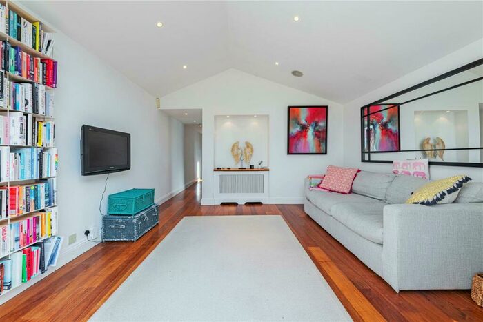 2 Bedroom Cottage To Rent In Cross Street, London, SW13