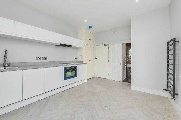 Studio To Rent In Fulham Road, London, SW6