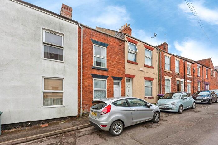 2 Bedroom Terraced House For Sale In George Street, Grantham, NG31