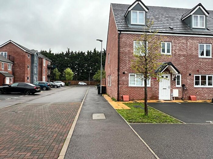 4 Bedroom End Of Terrace House To Rent In Fauna Field, Dunstable, Bedfordshire, LU5