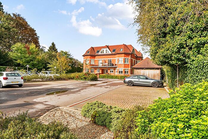 2 Bedroom Flat To Rent In Bath Road, Taplow, SL6