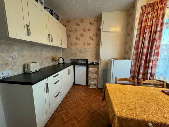 2 Bedroom Apartment To Rent In Hill Lane, Shirley, SO15