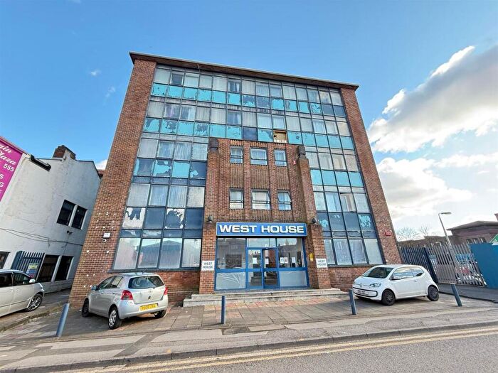 1 Bedroom Flat To Rent In Lombard Street West, West Bromwich, B70