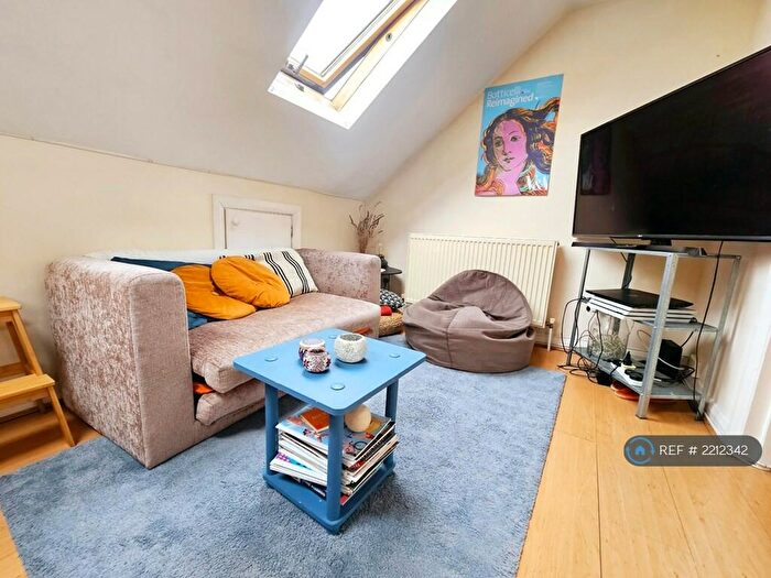 1 Bedroom Flat To Rent In Laitwood Road, London, SW12