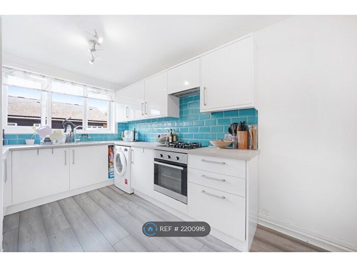 3 Bedroom Maisonette To Rent In Corporation Street, London, N7