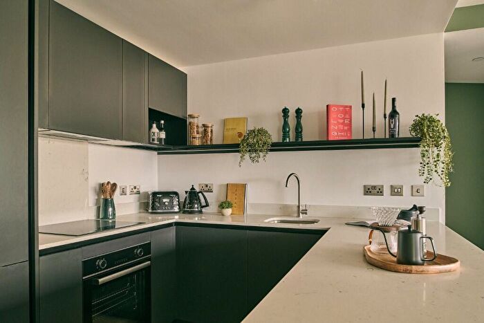 2 Bedroom Apartment To Rent In The Octagon, Birmingham, B3