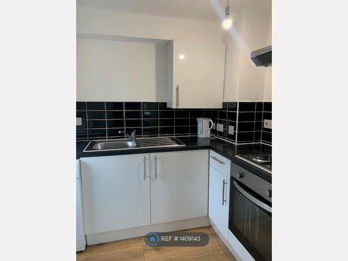 1 Bedroom Flat To Rent In Capel Court, London, SE20