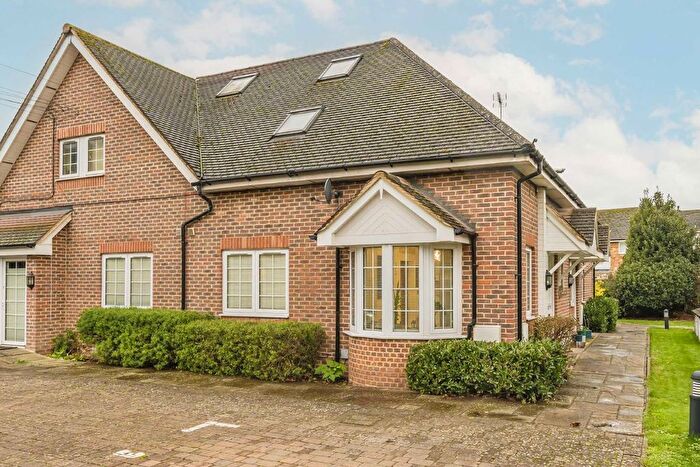 1 Bedroom Flat For Sale In Upper Halliford Road, Shepperton, TW17