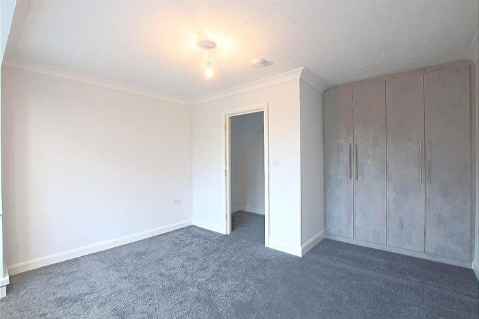 5 Bedroom Semi-Detached House To Rent In Oakfield Road, Ashford, TW15