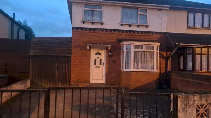 3 Bedroom Semi-Detached House To Rent In Redthorn Grove, Birmingham, B33