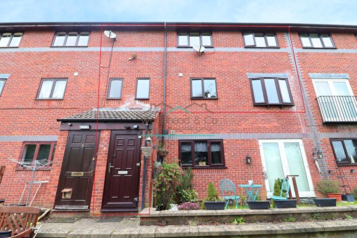 2 Bedroom Flat To Rent In Fields View, Wellingborough, NN8