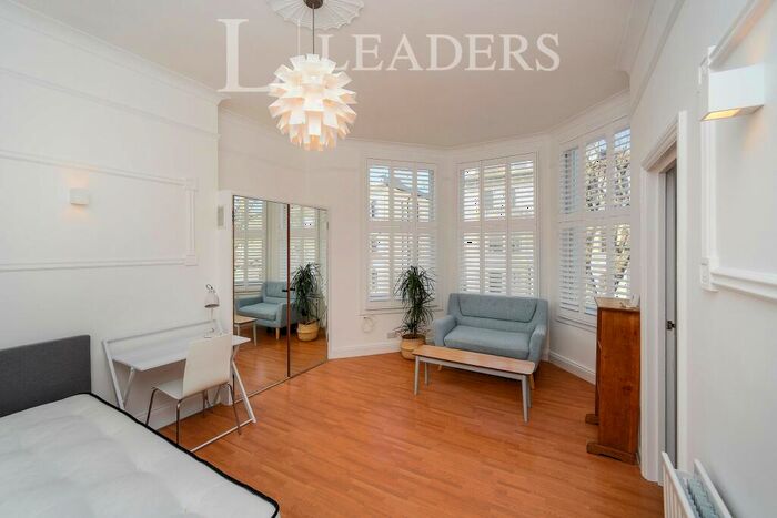 Studio To Rent In St Aubyns, Hove, BN3