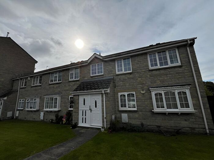 2 Bedroom Flat To Rent In Borrowdale Croft, Yeadon, Leeds, LS19