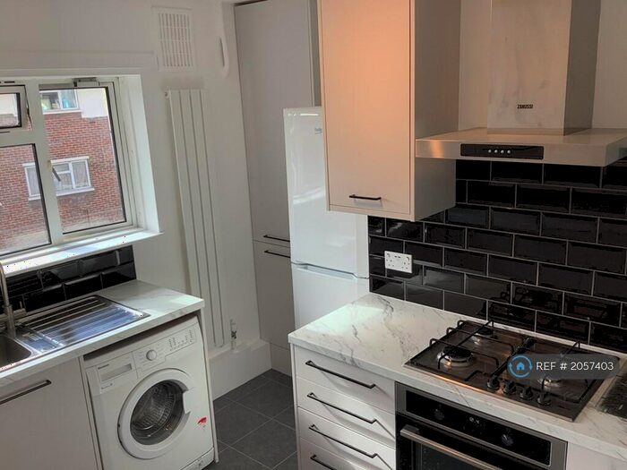 3 Bedroom Flat To Rent In Kelland Close, London, N8