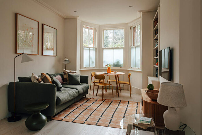 1 Bedroom Flat To Rent In Vale Of Health, London, NW3