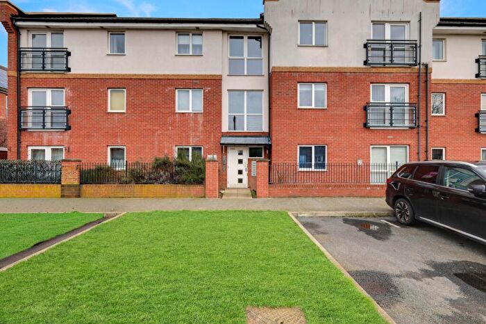 1 Bedroom Flat For Sale In Campbell Court, Basildon, Essex, SS15