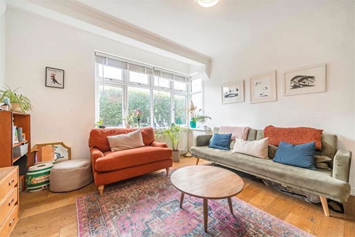 2 Bedroom Flat For Sale In Gillian Street, Ladywell, SE13