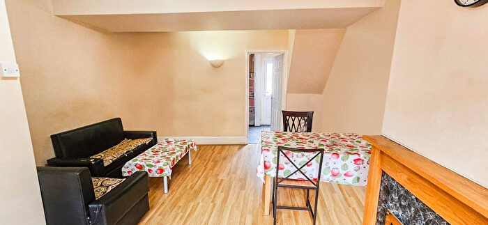 2 Bedroom Terraced House To Rent In Plaistow, London, E13