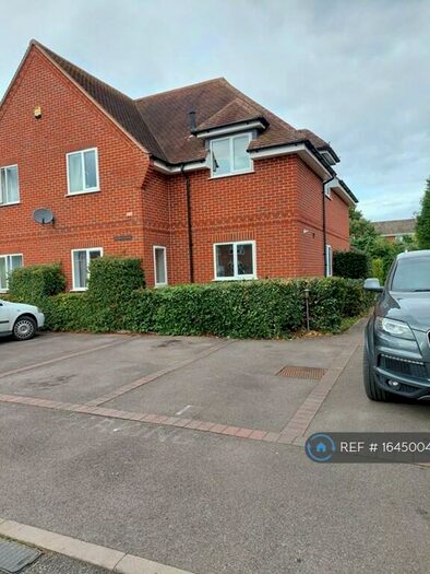 2 Bedroom Flat To Rent In Franklin Court, Tadley, RG26