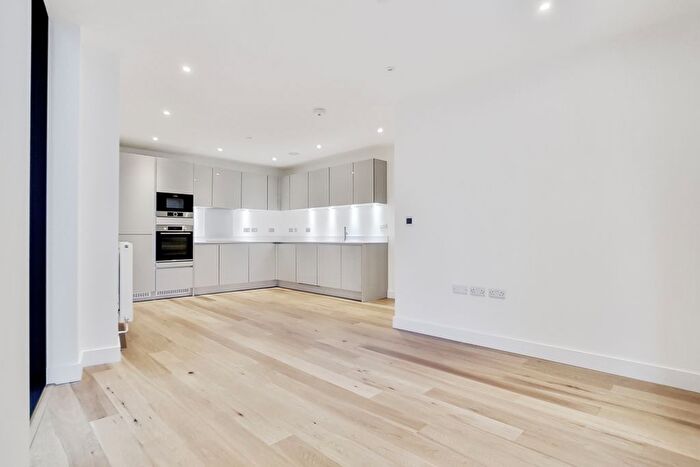 2 Bedroom Flat To Rent In Station Road, London, SE13