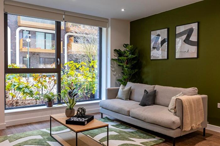 3 Bedroom Flat To Rent In Flat, Vanguard Way London, E17