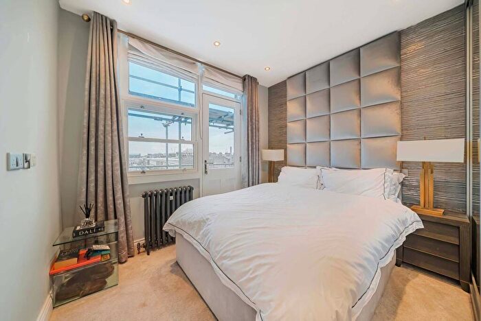2 Bedroom Flat For Sale In Kings Road, Chelsea, London, SW10