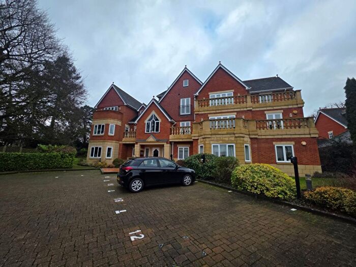 2 Bedroom Flat For Sale In Dellwood Park Caversham, Reading, Berkshire, RG4