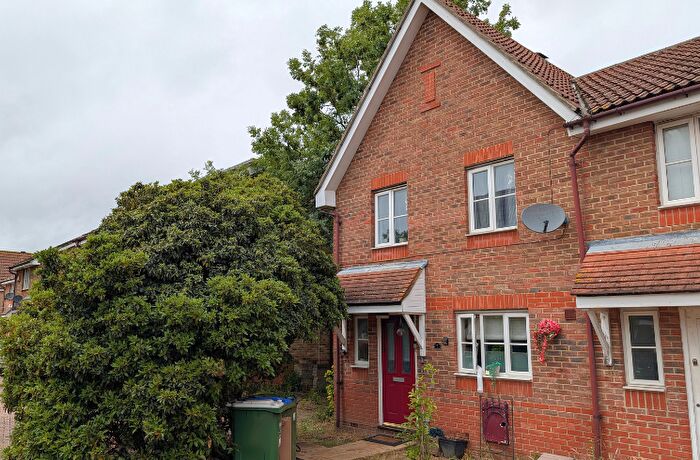 3 Bedroom End Of Terrace House For Sale In St. Mellion Close, London, SE28