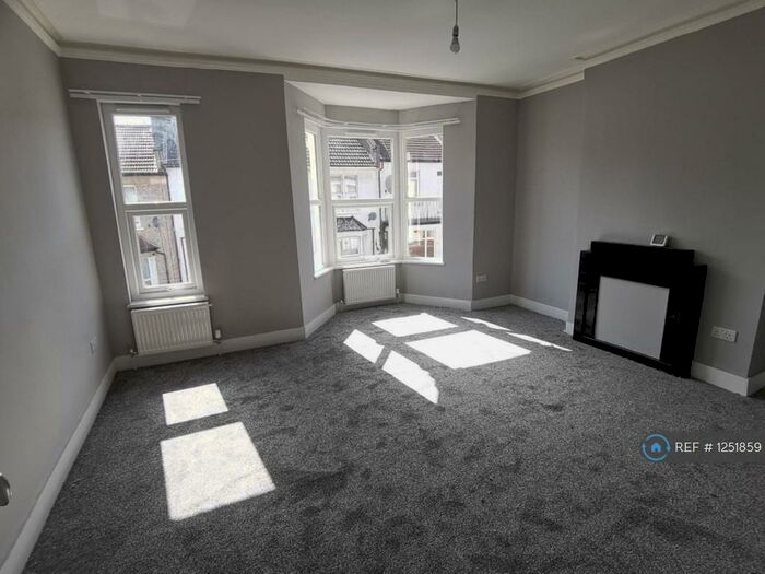 1 Bedroom Flat To Rent In Albert Road, Southend-On-Sea, SS1