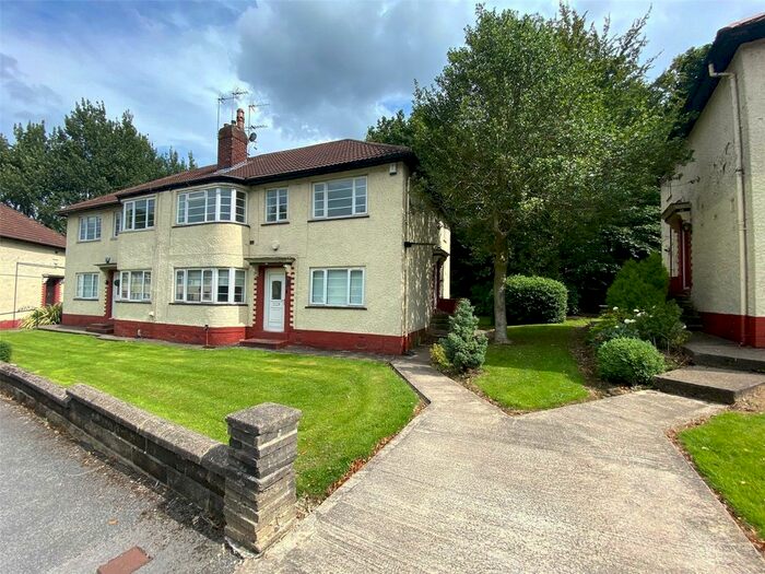 2 Bedroom Flat To Rent In Sandringham Crescent, Leeds, West Yorkshire, Uk, LS17