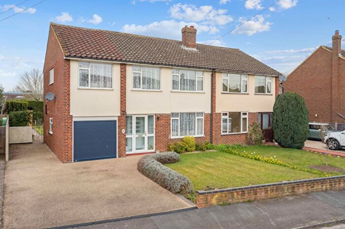 4 Bedroom Semi-Detached House For Sale In Towersey Drive, Thame, OX9