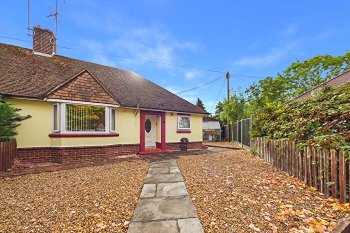 2 Bedroom Bungalow For Sale In Stilwell Close, Yateley, Hampshire, GU46