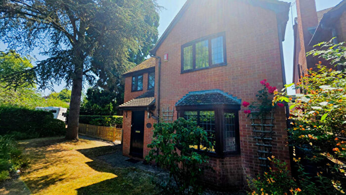 4 Bedroom Detached House For Sale In Leamington Road, Long Itchington, CV47