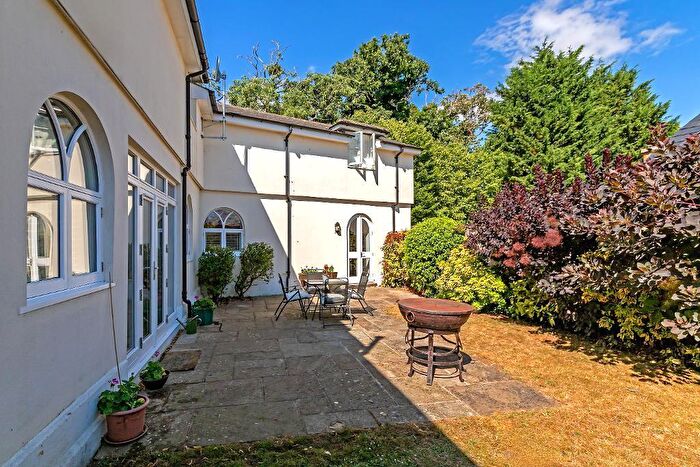 4 Bedroom Barn Conversion For Sale In Ampthill Road, Silsoe, MK45