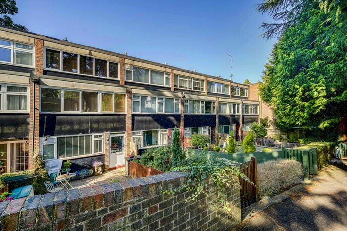 3 Bedroom Apartment To Rent In Leaf Close, Northwood, HA6