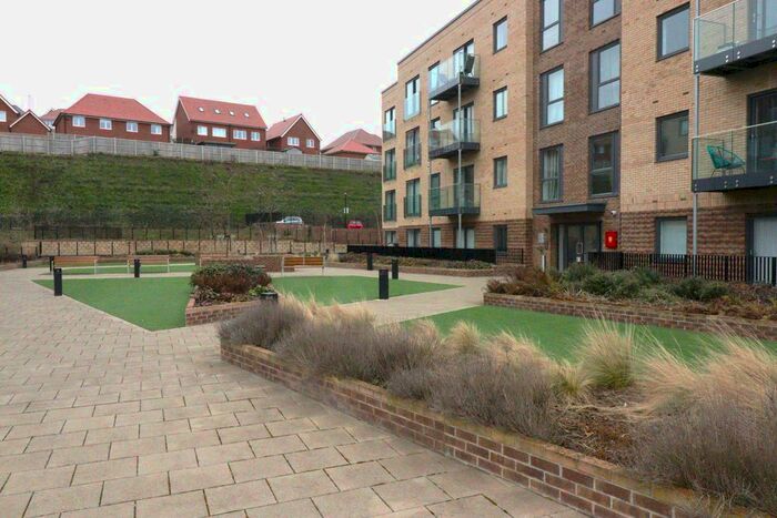 2 Bedroom Flat To Rent In Stirling Drive, Luton, LU2
