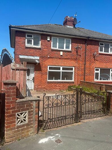 3 Bedroom Semi-Detached House To Rent In Throstle Lane, Leeds, LS10