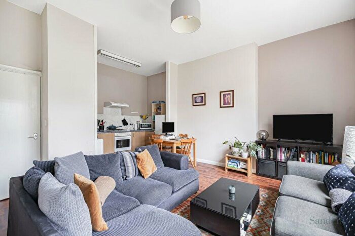 1 Bedroom Flat To Rent In Sandringham Road, Hackney, London, E8