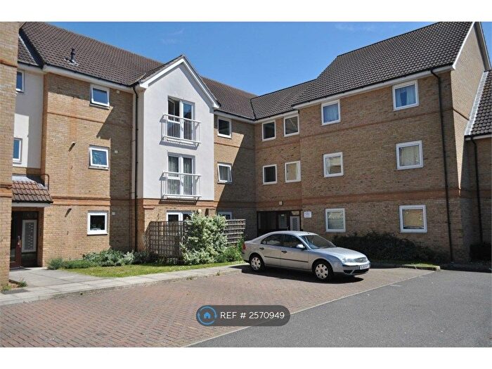 2 Bedroom Flat To Rent In Yeoman Drive, London, TW19