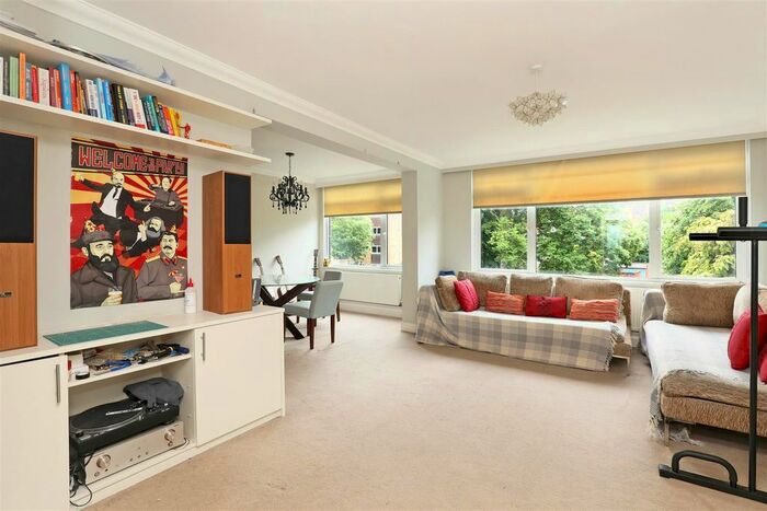 3 Bedroom Flat To Rent In Putney Hill, London, SW15