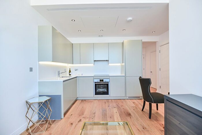 1 Bedroom Flat To Rent In Western Avenue, Greenford, UB6