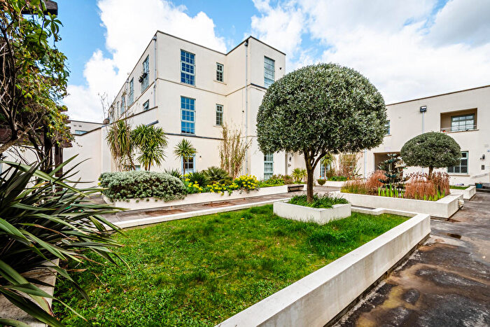 1 Bedroom Flat To Rent In Urswick Road, London, E9