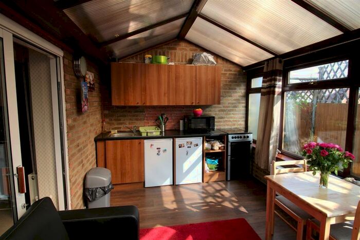 1 Bedroom Flat To Rent In Stag Lane, Edgware, HA8