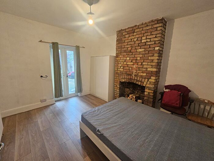 Flat To Rent In Charles Street, Maidstone, ME16