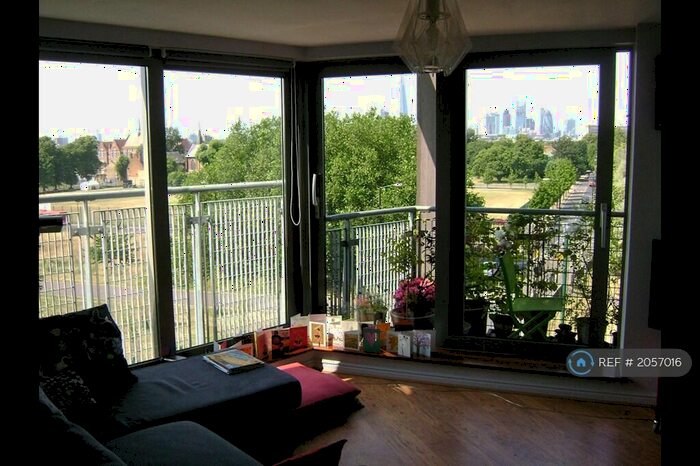 2 Bedroom Flat To Rent In Galleria Court, London, SE15